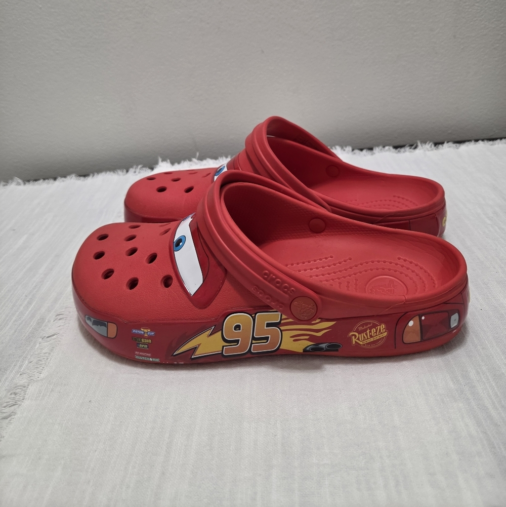 CROCS Lightning McQueen Shoes M8/W10 Classic Clogs Pixar Cars Movie Red EUC